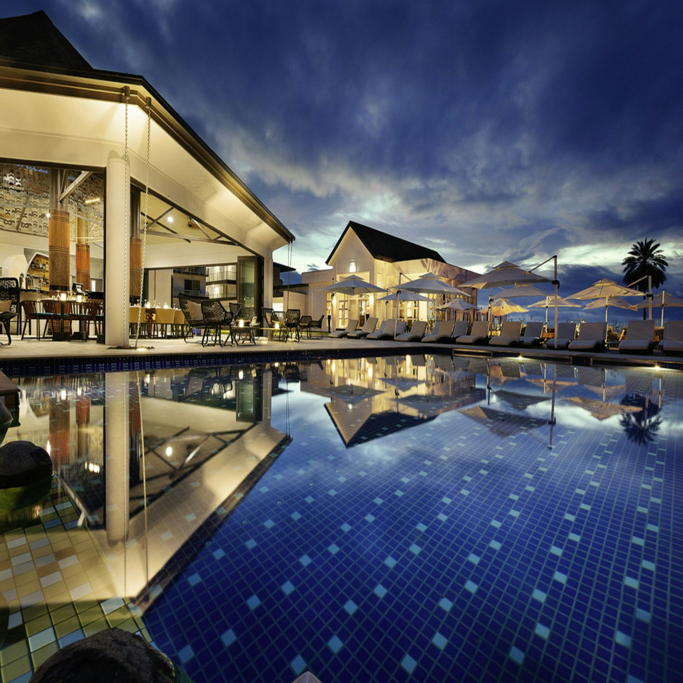 A hotel swimming pool